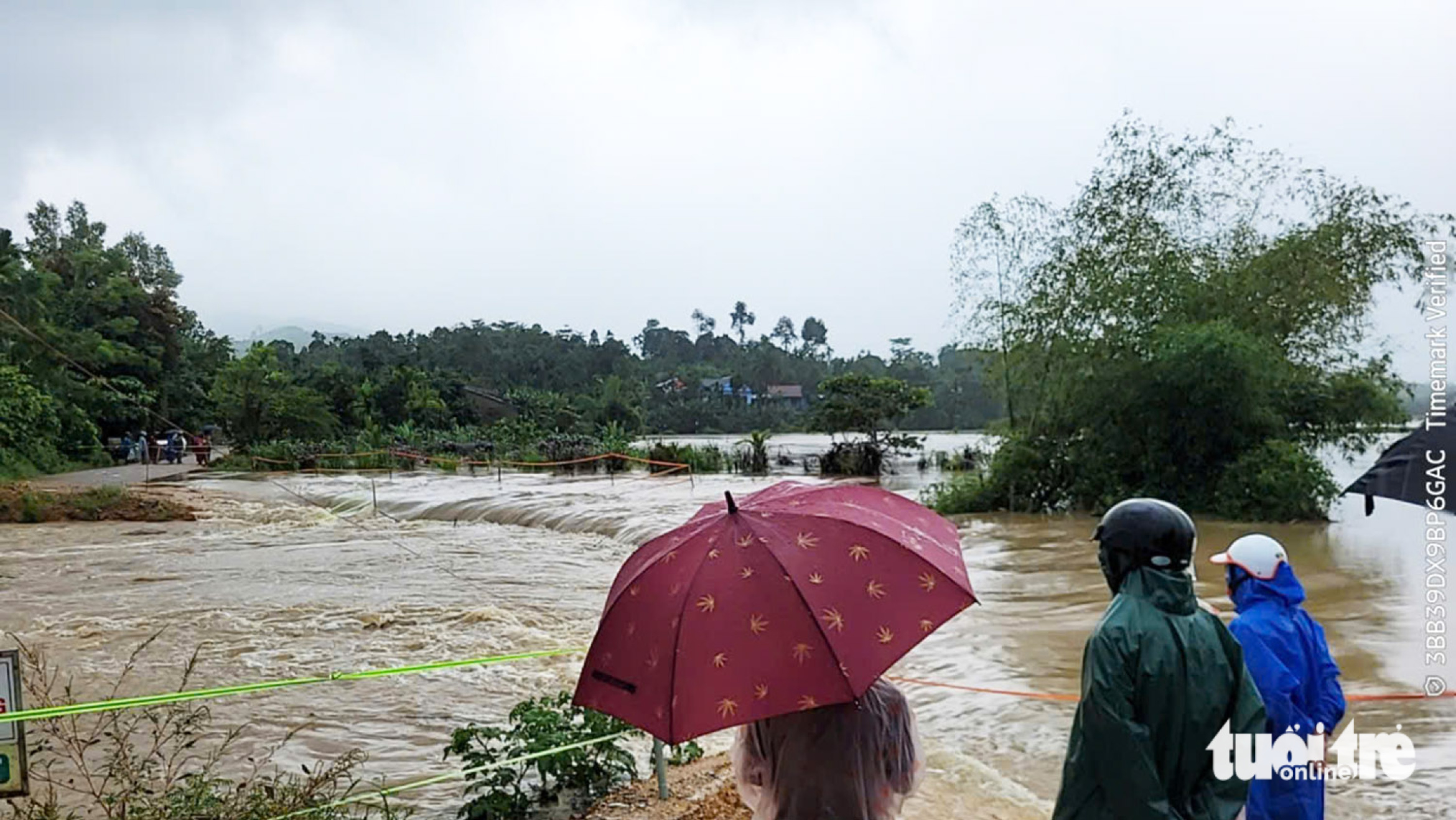 岘港山区大雨,山体滑坡,洪水,达克米4号水电站预计泄洪量增至4500立方米/秒